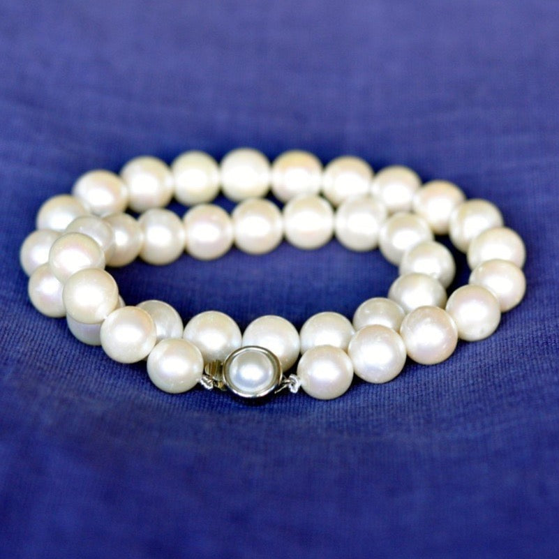White Pearl Necklace (Large Pearls)