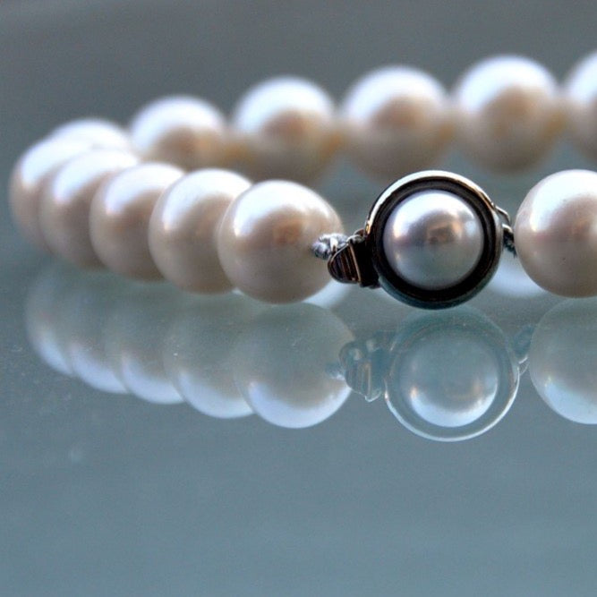 White Pearl Necklace (Large Pearls)