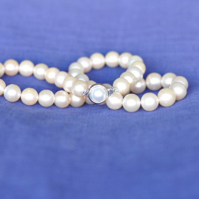 Rose Pearl Necklace (Medium Pearls)